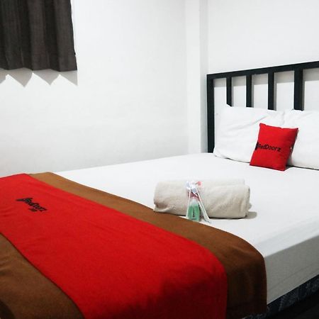 Reddoorz At Jalan Somba Opu Losari Makassar Luaran gambar