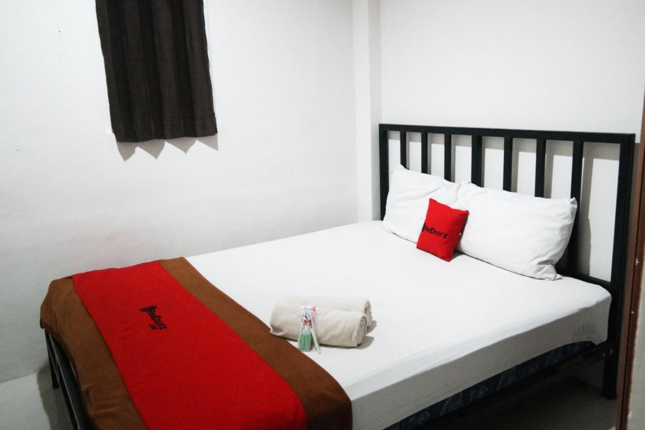 Reddoorz At Jalan Somba Opu Losari Makassar Luaran gambar
