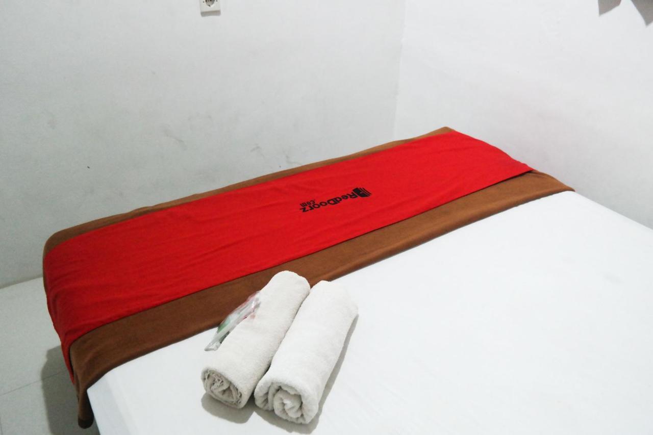 Reddoorz At Jalan Somba Opu Losari Makassar Luaran gambar