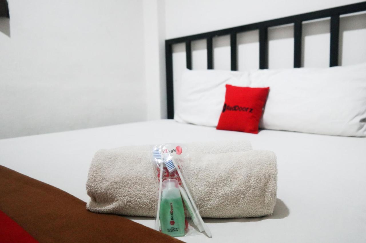 Reddoorz At Jalan Somba Opu Losari Makassar Luaran gambar