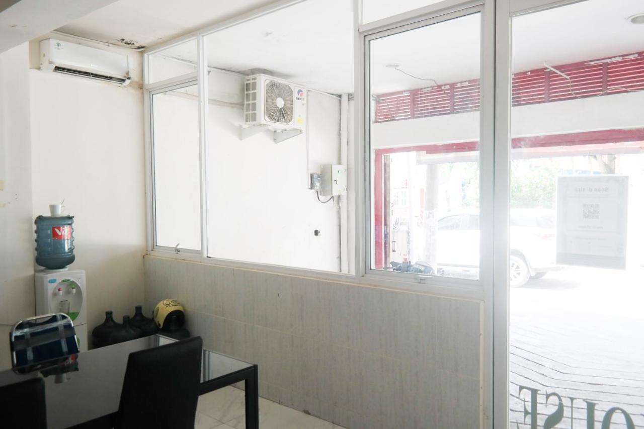 Reddoorz At Jalan Somba Opu Losari Makassar Luaran gambar