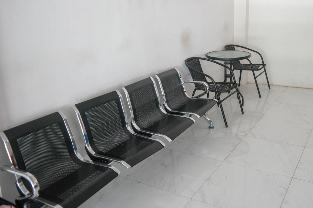 Reddoorz At Jalan Somba Opu Losari Makassar Luaran gambar