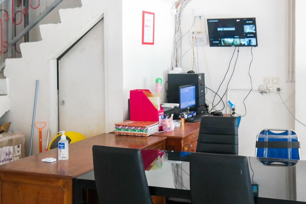 Reddoorz At Jalan Somba Opu Losari Makassar Luaran gambar