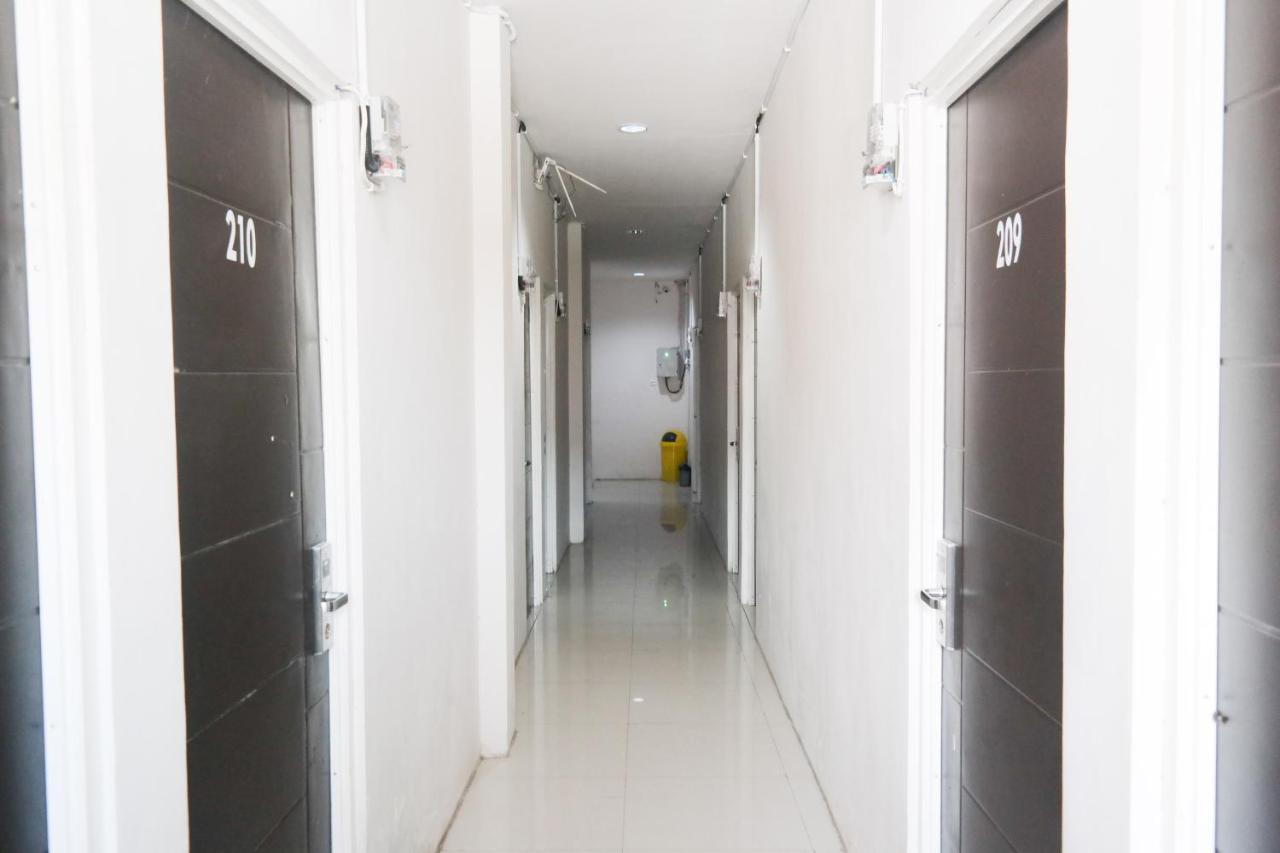 Reddoorz At Jalan Somba Opu Losari Makassar Luaran gambar