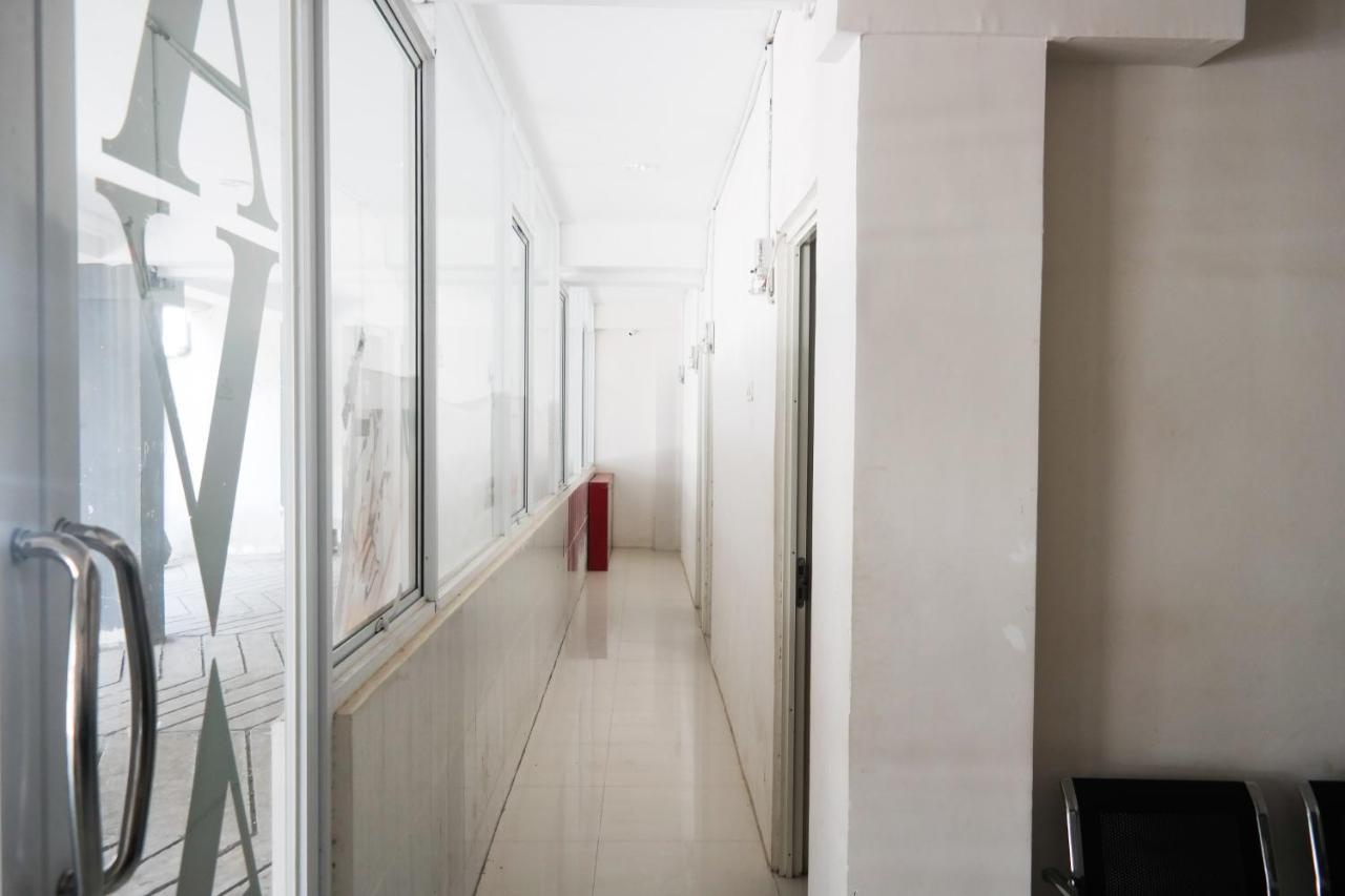 Reddoorz At Jalan Somba Opu Losari Makassar Luaran gambar